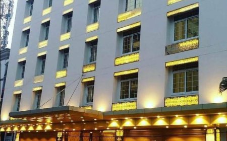 Book hotel room in Hazratganj for peaceful night stays