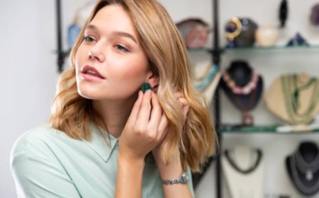 How to Choose Earrings for Round Faces