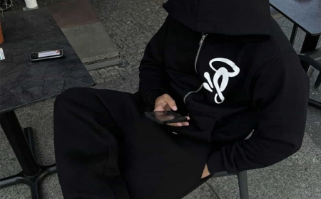 Syna World and the Rise of the Syna World Tracksuit: Redefining Streetwear Culture