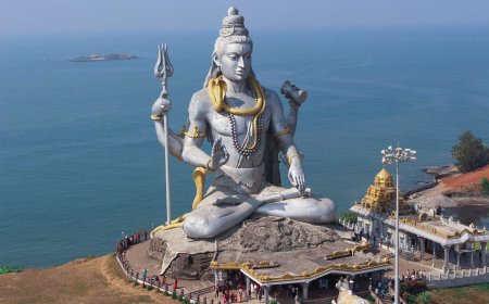 A Sacred Journey: Karnataka Temple Tour