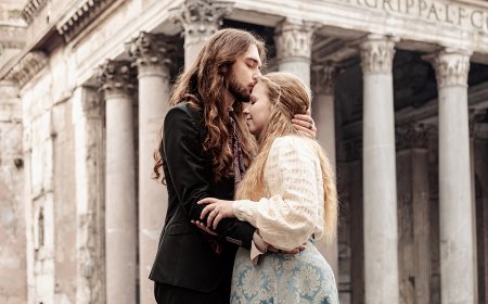 Romantic Couple Photoshoot in Rome – Book Now
