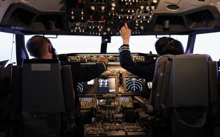 How to Become a Commercial Pilot: Best Pilot Courses to Start Your Journey