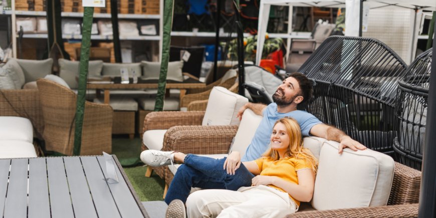 Mixing and Matching Patio Furniture for a Chic Look