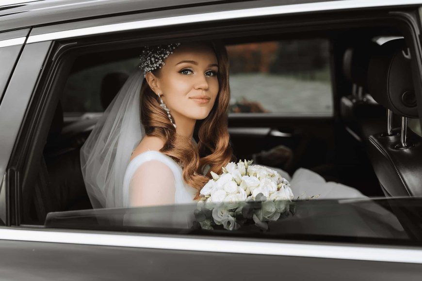 What Are the Top Benefits of Booking a Limo for Your Wedding?